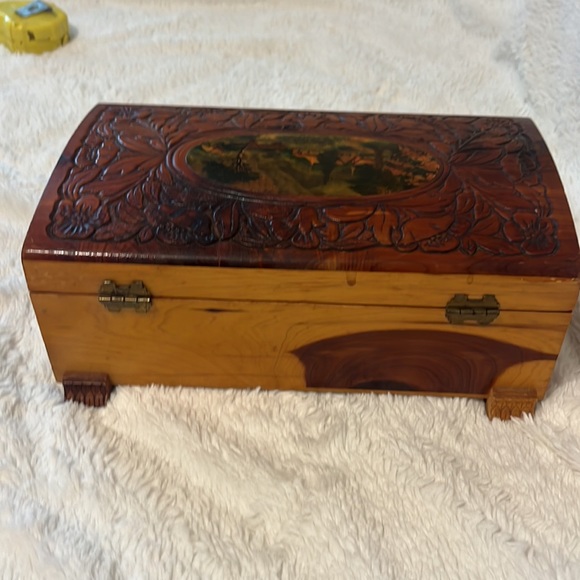 Vintage Wood Cedar Chest Box /Carved Wood/ 1950s - Picture 6 of 8